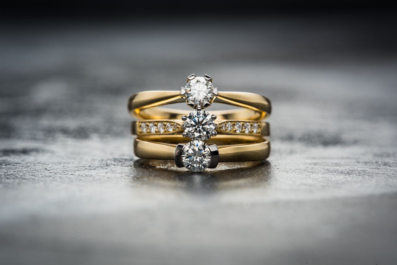 Pierścionek zaręczynowy – na jaki kamień postawić?