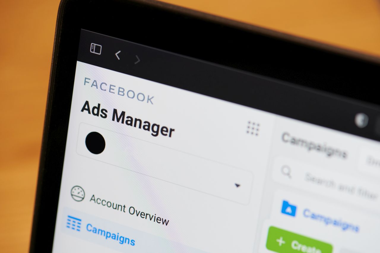 Reklamy facebook ads? O co chodzi – agencja ADSright odpowiada