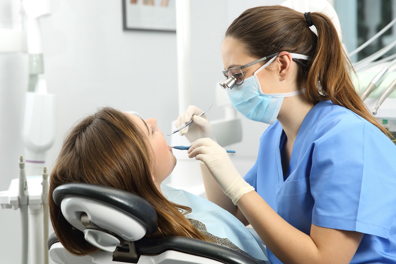 Usługi stomatologiczne – podstawowe zabiegi do nich zaliczane